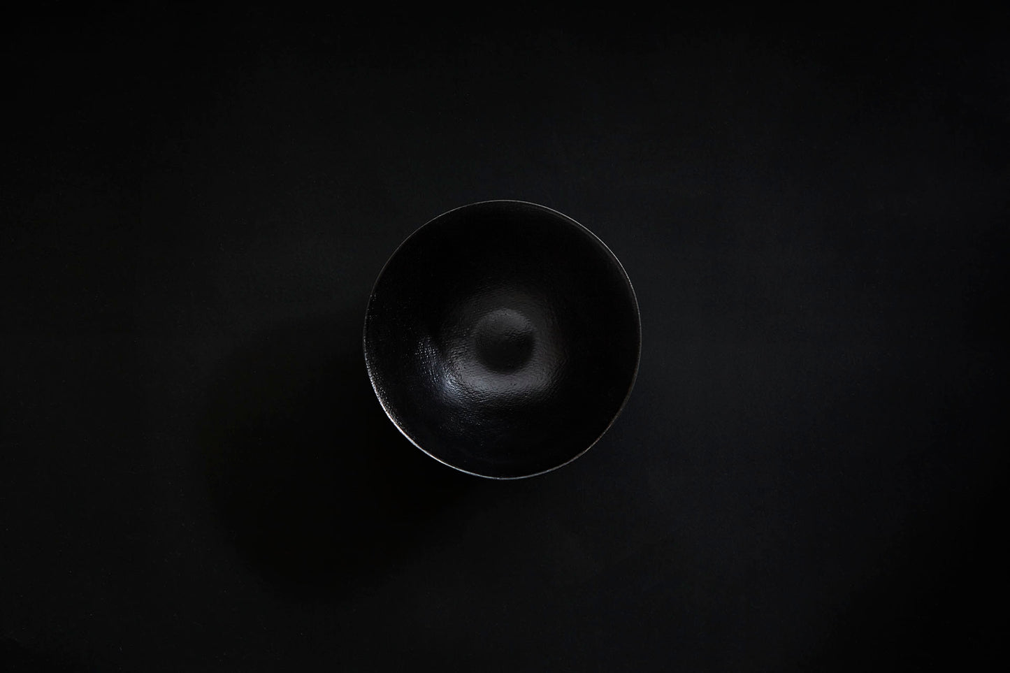 Bol en papier laqué en noir