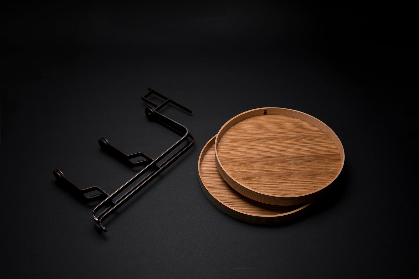 Présentoir en bois et cuivre