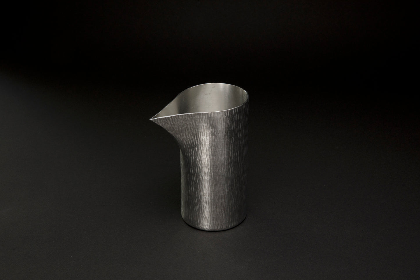 Pichet à saké en étain