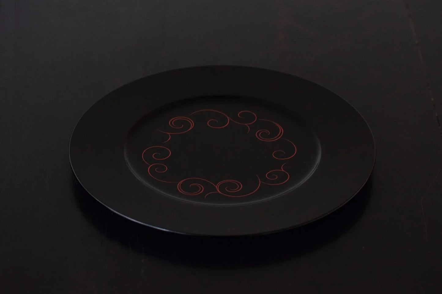 Plat noir Karakusa