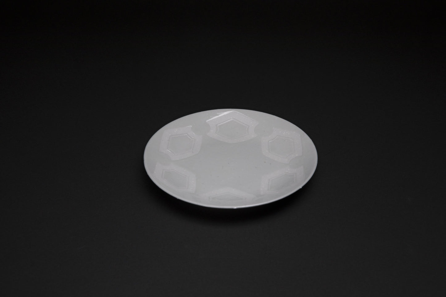 Assiette en porcelaine Rokkamon - Ogata PARIS