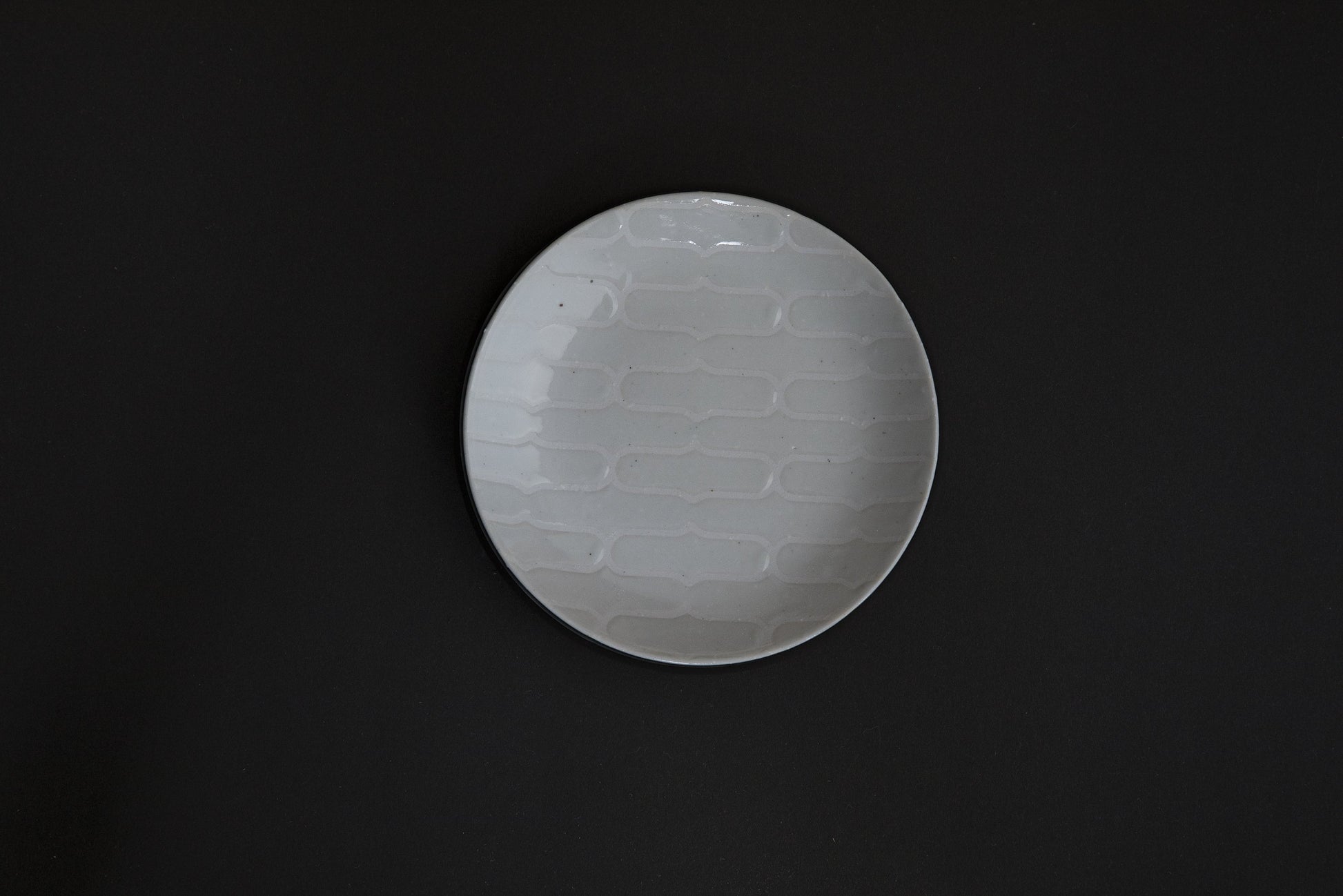 Assiette en porcelaine Aiushimon - Ogata PARIS