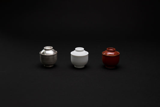 Petit bol avec couvercle en porcelaine
