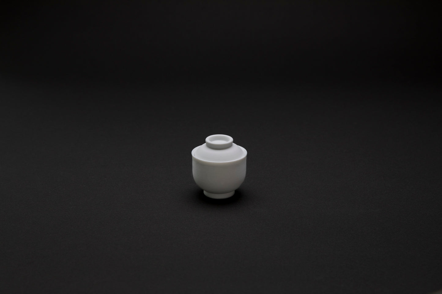Petit bol blanc avec couvercle en porcelaine