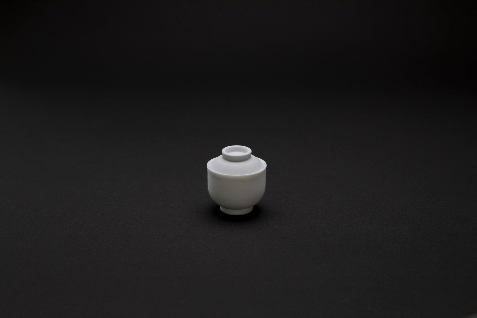 Petit bol blanc avec couvercle en porcelaine