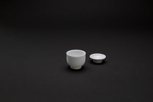 Petit bol blanc avec couvercle en porcelaine
