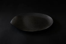 Charger l&#39;image dans la galerie, Assiette ronde en papier laquée en noir
