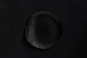 Assiette ronde en papier laquée en noir
