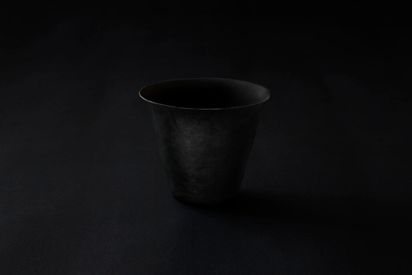 Tumbler en papier laqué en noir