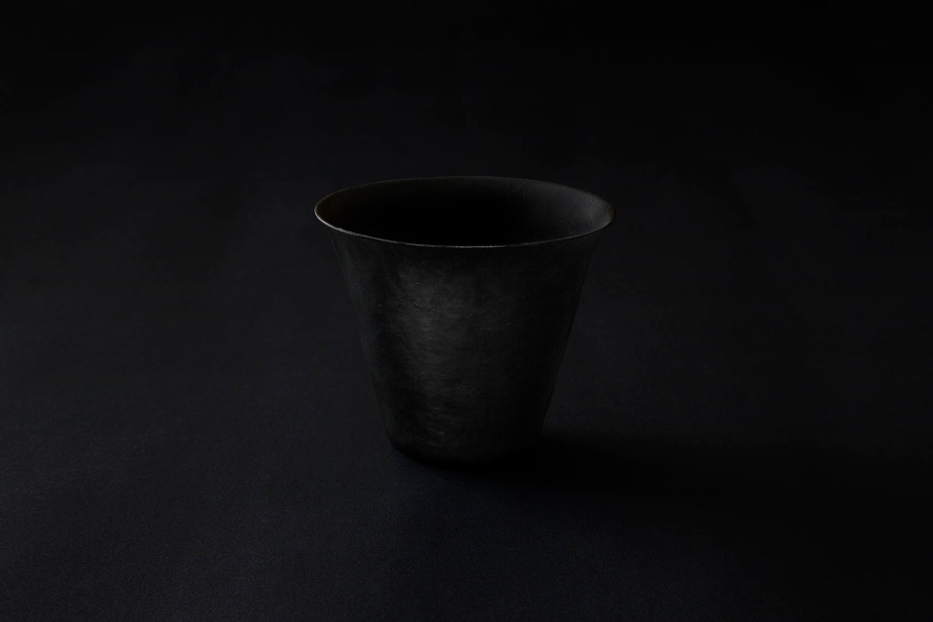 Tumbler en papier laqué en noir