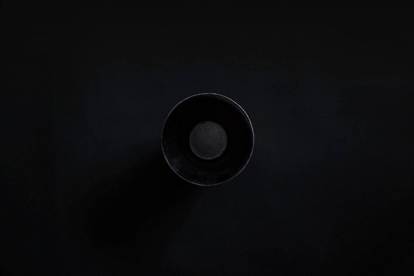 Tumbler en papier laqué en noir