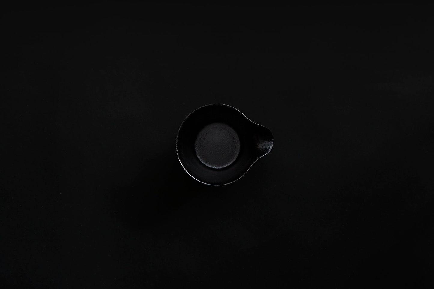 Tasse à café en papier laquée en noir 