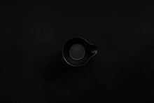 Charger l&#39;image dans la galerie, Tasse à café en papier laquée en noir 
