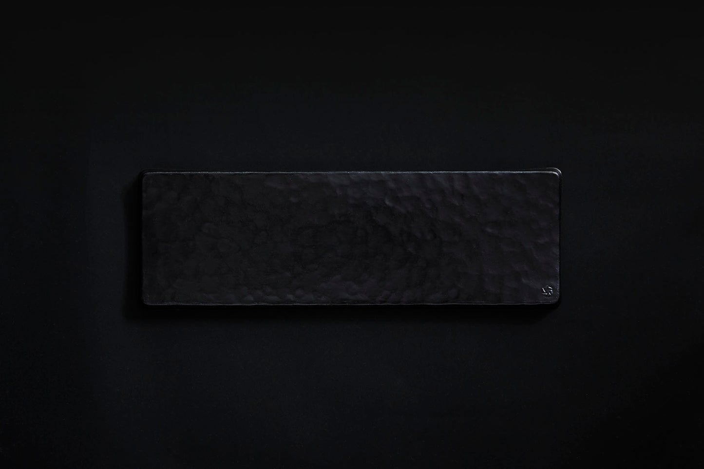 Assiette rectangulaire en papier laqué en noir