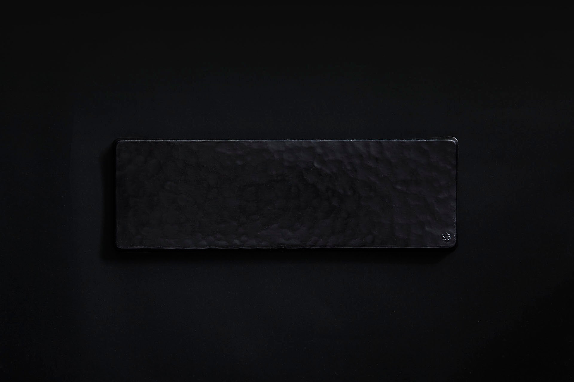 Assiette rectangulaire en papier laqué en noir