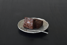Load image into Gallery viewer, Terrine au chocolat au sansho
