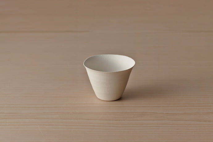 Petite coupe à saké en papier