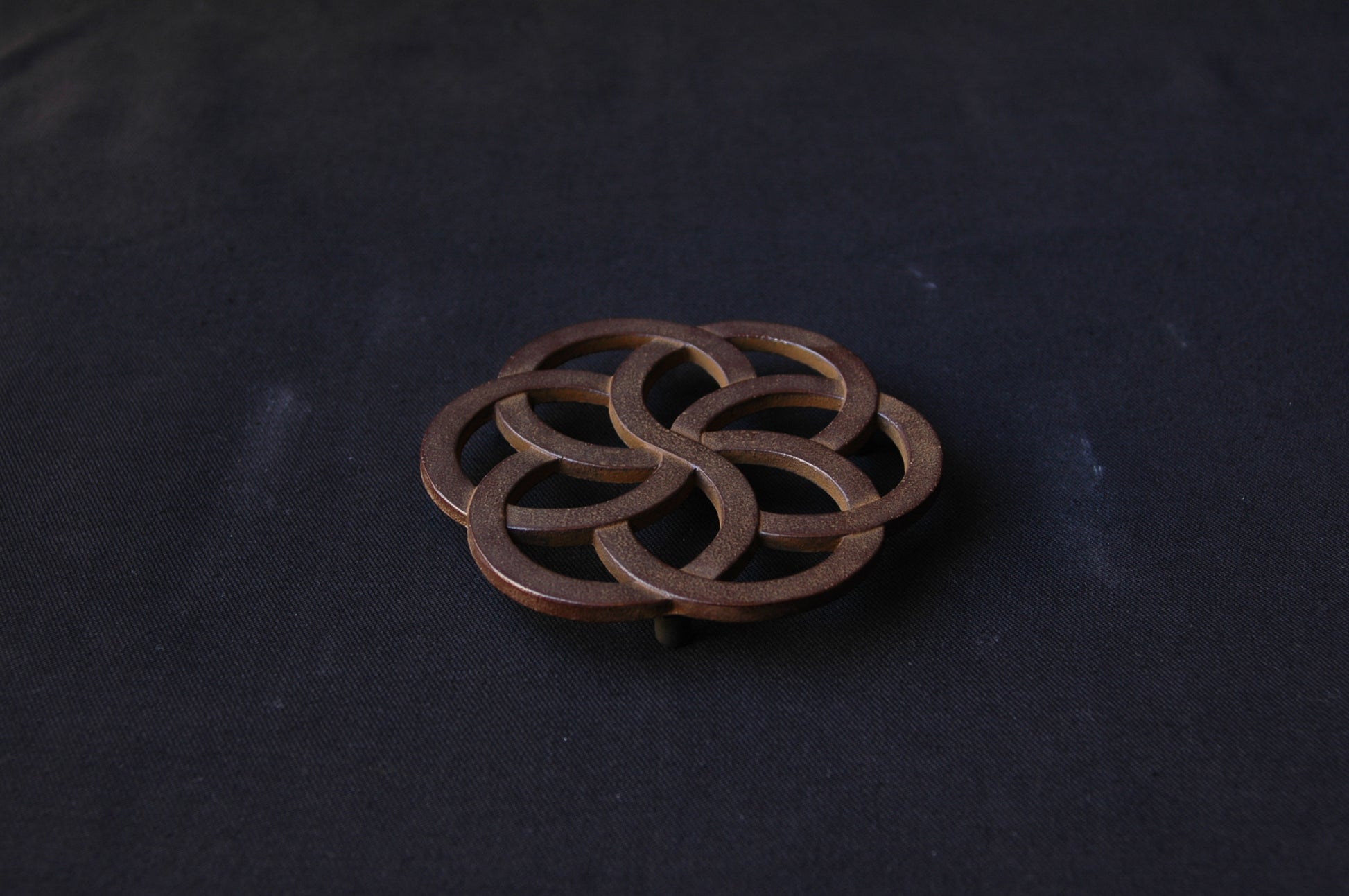 Dessous de plat en fer