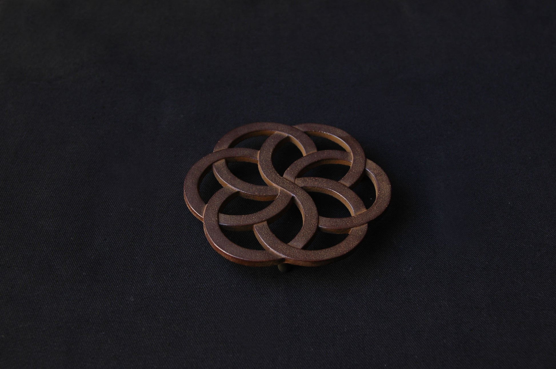 Dessous de plat en fer