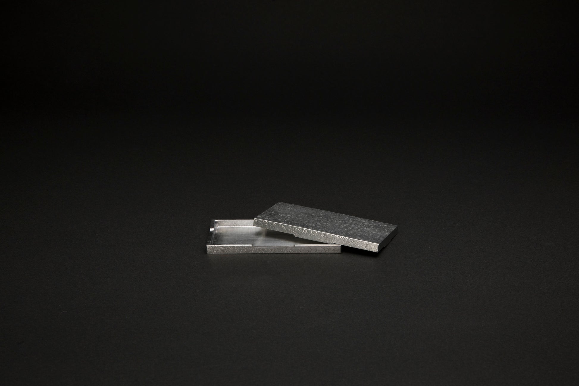 Ètui à cure dents en étain