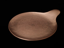 Load image into Gallery viewer, Sous-tasse avec poignet plaqué cuivre
